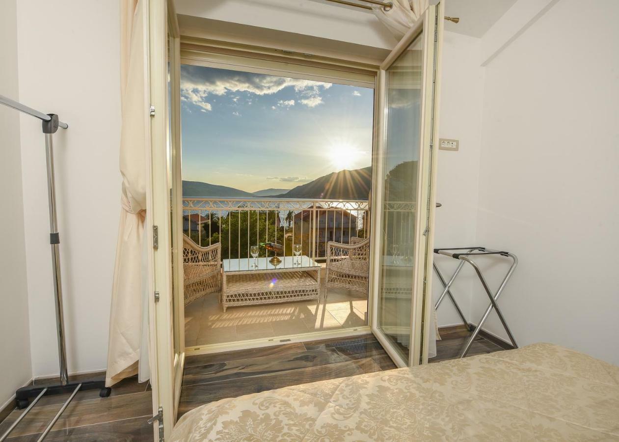 Sea Point Apart Hotel Tivat Zewnętrze zdjęcie